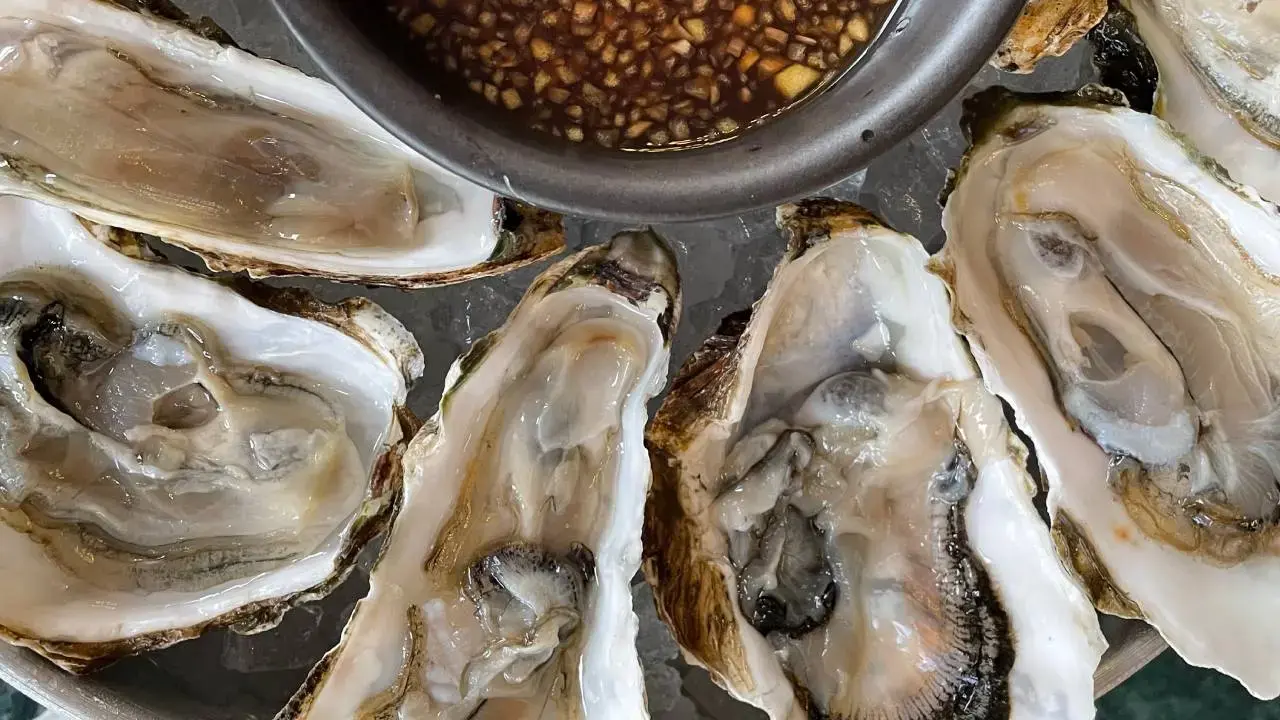 Пища бедняков, которая стала деликатесом: как устрицы к успеху пришли и за что их так любят