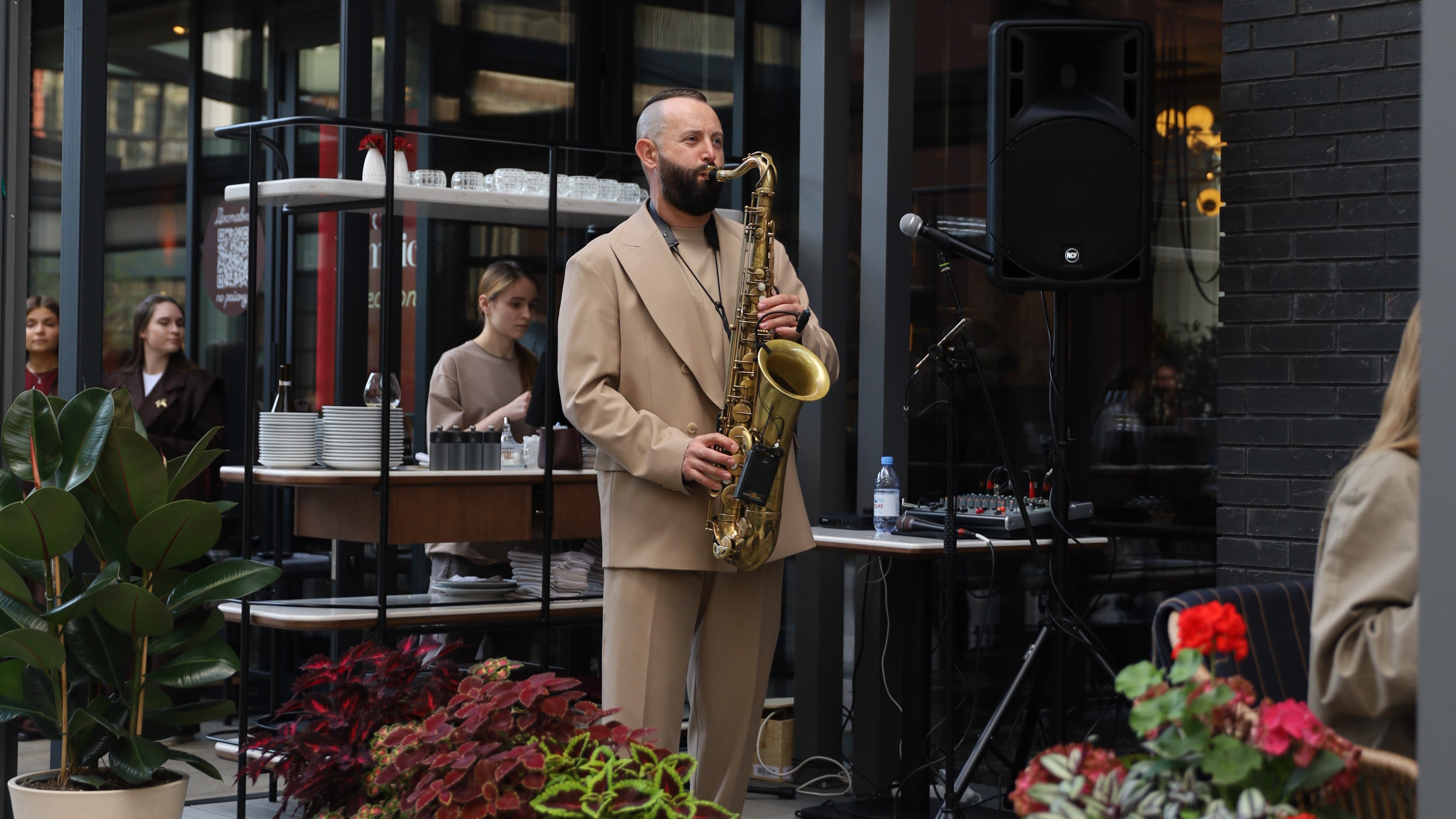 Live music on the Lambic Collection terrace